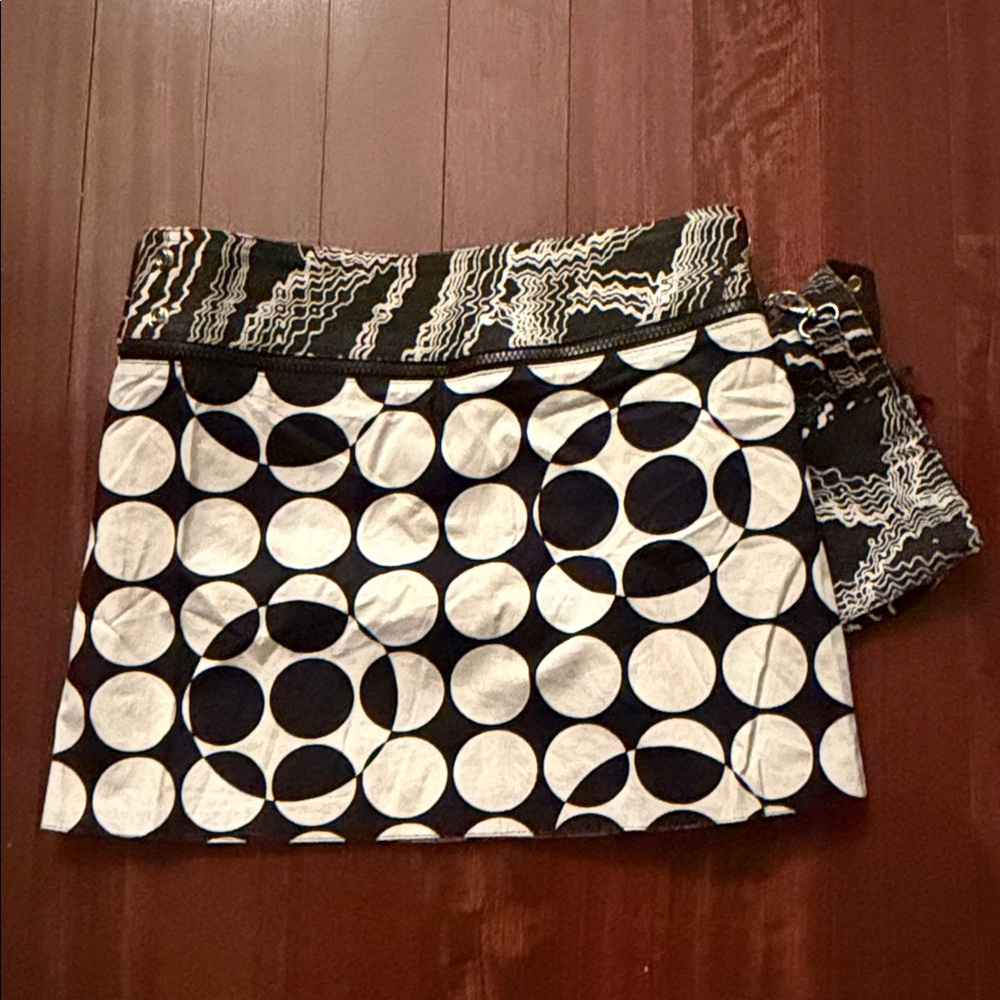 Chic Black and White Polka Dot Mini Skirt - Picture 5 of 5